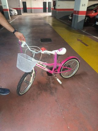 Bicicleta infantil rosa y blanca