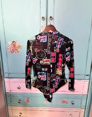 Body Shein negro estampado Tokyo Japón