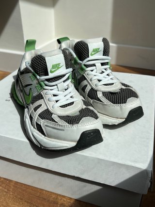 Nike V2K Run Sequoia/Chlorophyll Talla 37.5