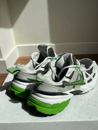 Nike V2K Run Sequoia/Chlorophyll Talla 37.5