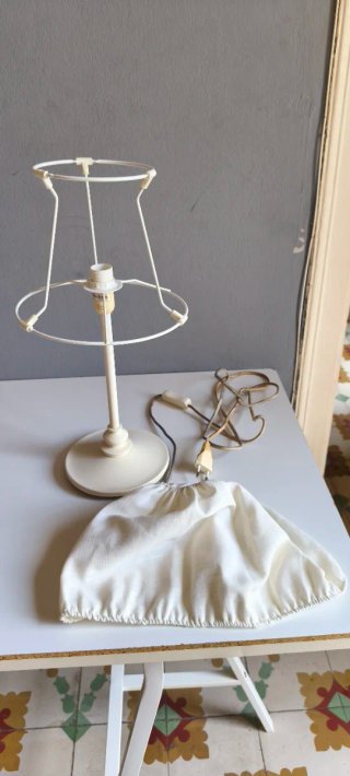 Lámpara de mesa tela beige