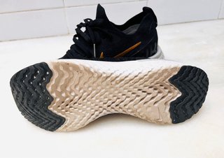 Zapatillas Nike Epic React Flyknit 38 Negro/Dorado