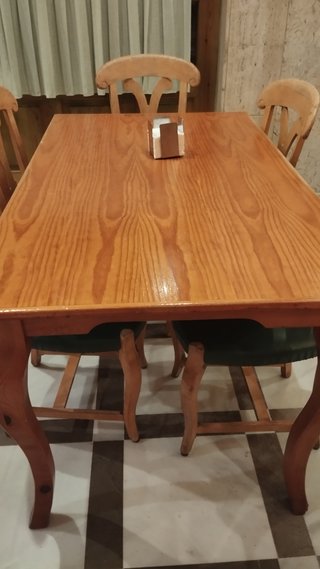 Mesa de comedor de pino