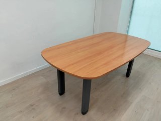Mesa o escritorio de madera y metal grande