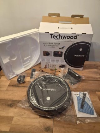 Aspirador Robot Techwood WiFi con Mopa
