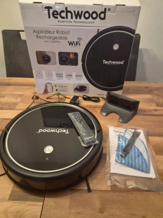 Aspirador Robot Techwood WiFi con Mopa