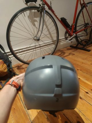 Casco de esquí Wedze gris talla M. Usado una vez.