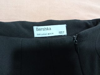 Minifalda plisada Bershka negra