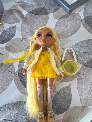 Rainbow High Littles Muñeca Rubia
