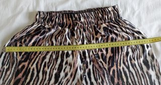 Pantalón ancho estampado animal print