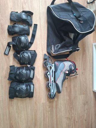 Patines Oxelo Talla 44 + Protecciones y funda