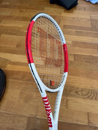 Raqueta Tenis Wilson Roja y Blanca