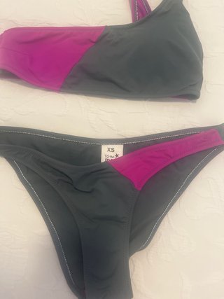 Bikini gris y fucsia