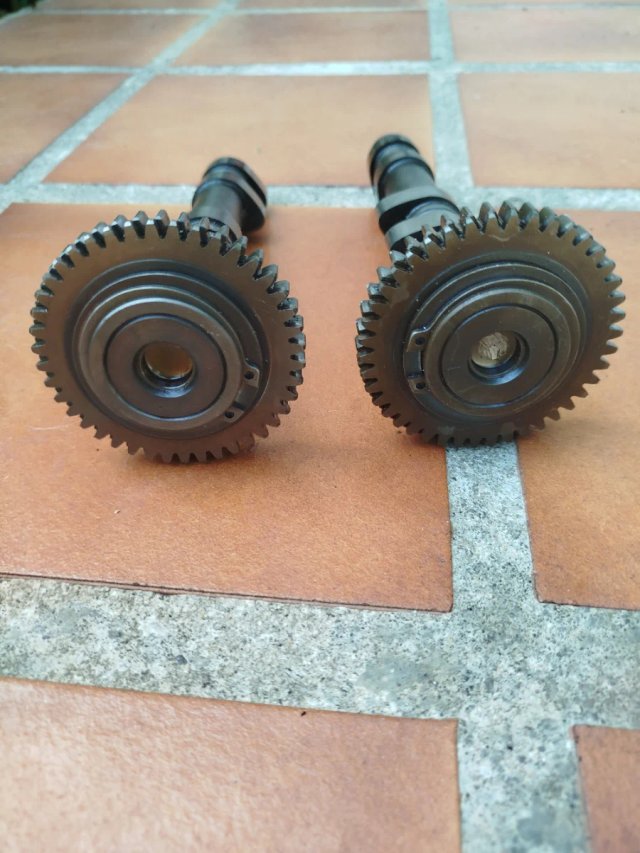 2Tapas culata Honda VFR 800 FI 2000 y arboles leva