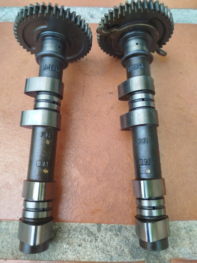 2Tapas culata Honda VFR 800 FI 2000 y arboles leva