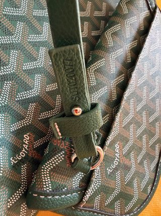 Bolso verde y blanco