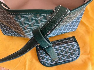 Bolso verde y blanco