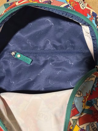 Mochila escolar con estampado de cómic marca Tous