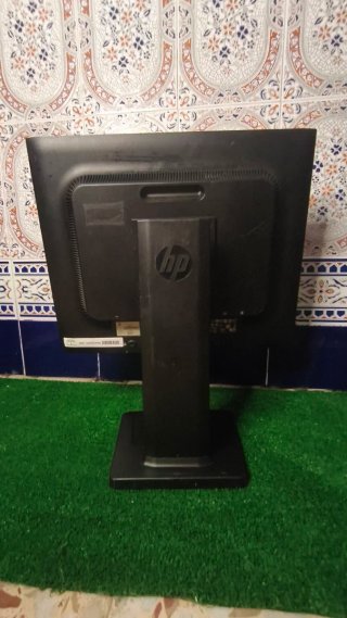 Monitor HP Plata y Negro