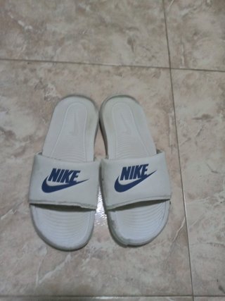 Chanclas Nike Blancas y Azules