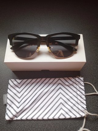 Gafas de sol Hawkers negras y doradas