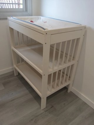 Cambiador de bebé blanco