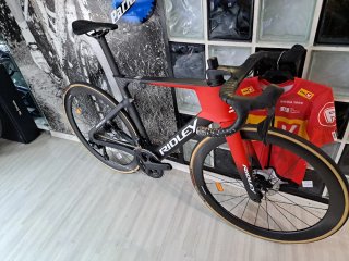 Bicicleta Ridley Noah Team Uno-X
