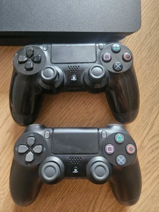 PS4 Slim 1TB Negra + 2 Mandos