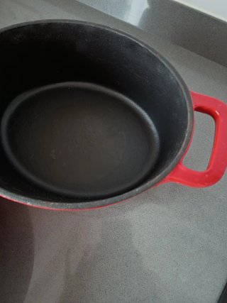 Olla de Hierro Roja