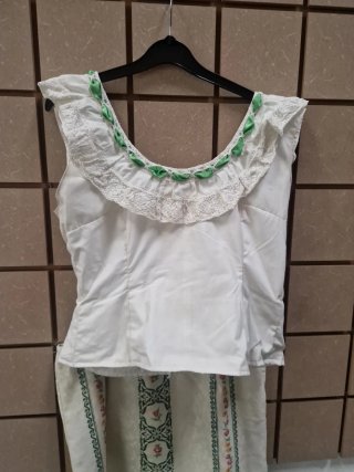 Falda y cuerpo flamenca blanco y verde