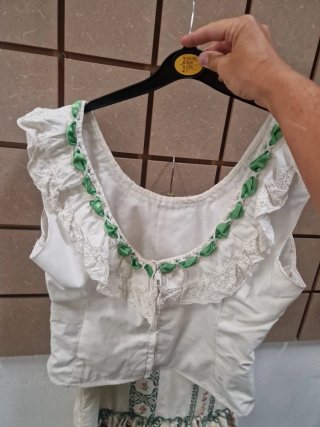 Falda y cuerpo flamenca blanco y verde