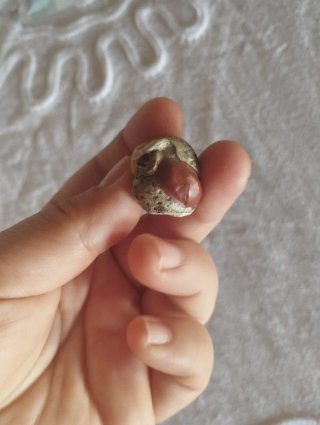 Figura de búho decorativo de cerámica
