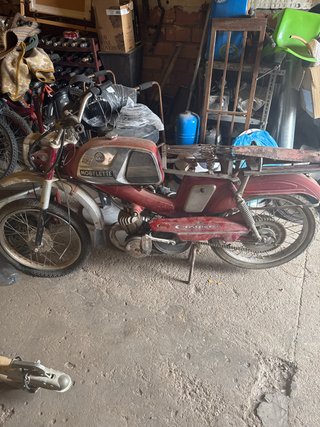 Mobylette Moped Roja y Plateada