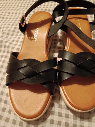 Sandalias cuña negras y marrones Talla 37