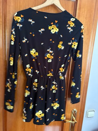 Vestido Bershka floral rojo Mono floral H&M negro