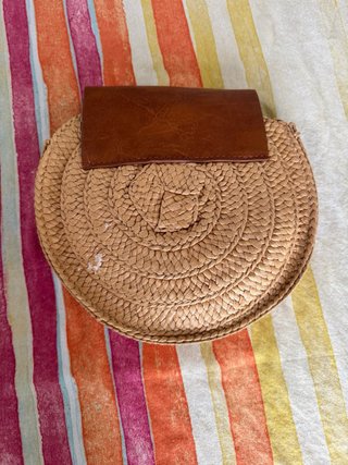 Bolso redondo de paja