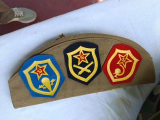 Gorro militar ruso con insignias,más de 30