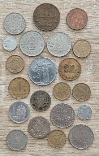 Lote de monedas internacionales variadas