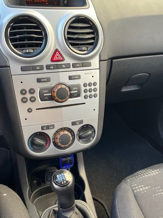 Opel Corsa 2014, solo 75658 km