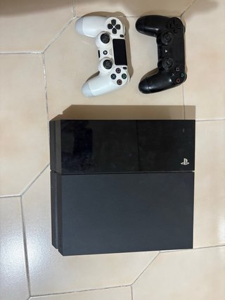 PS4 500GB + 2 Mandos