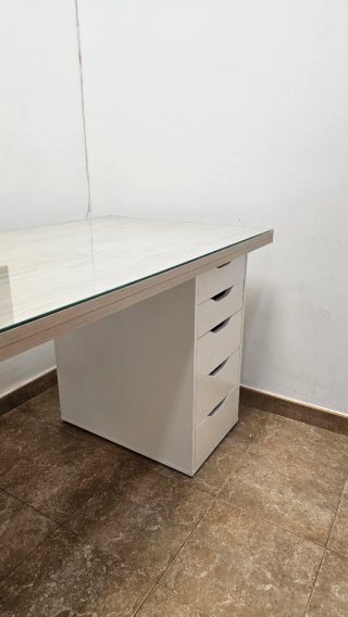 MESA OFICINA a medida con cajonera y cristal perf