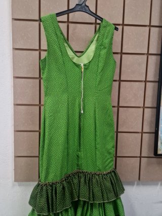 Traje de flamenca verde con lunares