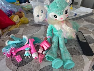 Enchantimals Danessa Deer Huggable Cuties con acca