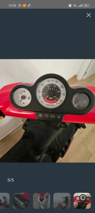 Moto Scooter Roja y Plateada