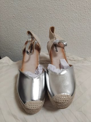 Sandalias plateadas estilo espadrille