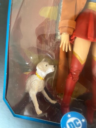 Supergirl y krypto . Gold label . Mcfarlane