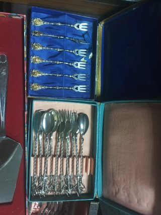 Cubiertos de colección metal dorado y plateado