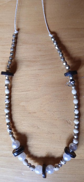 Collar bisutería oro y perlas