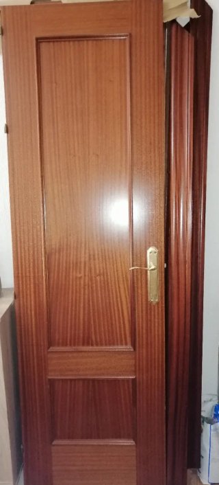 Puerta interior madera Sapelly completa y desmonta