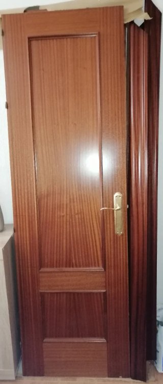 Puerta interior madera Sapelly completa y desmonta